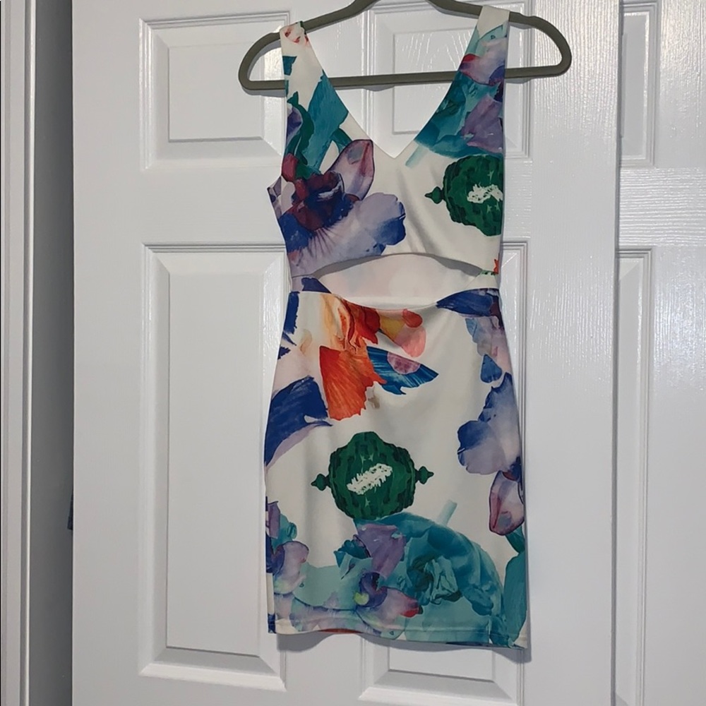 Floral minidress with Cutout